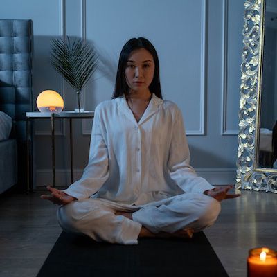femme-zen-meditation.